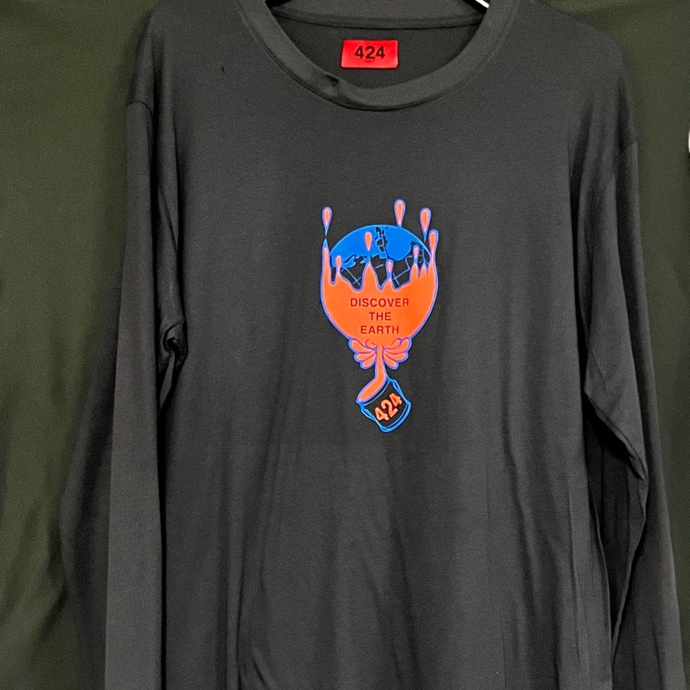424 On Fairfax- Discover the earth Grey Long sleeve
